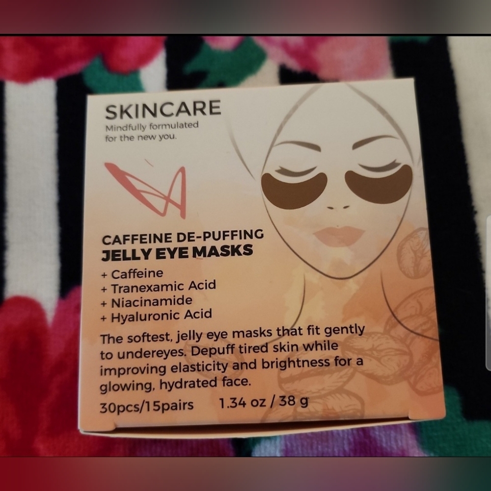 Assorted Women's Makeup Set - Picture 7 of 11
